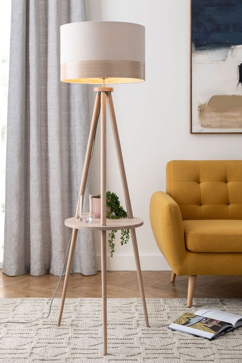 Armchair Corner, Tripod Floor Lamp Living Rooms, Diy Floor Lamp, Creative Flooring, Lampe Diy, Stylish Floor Lamp, Wooden Floor Lamps, Diy Lampe, Floor Lamp With Shelves