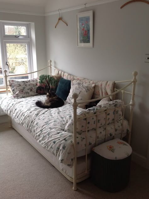 Laura Ashley 'Hastings' daybed Bedroom With A Daybed, Guest Daybed Bedroom Ideas, Vintage Daybed Room Ideas, Daybed Styling Ideas Bedroom, Metal Daybed Room Ideas, Aesthetic Daybed, Cute Daybed, Day Bed Aesthetic, Daybed Layout