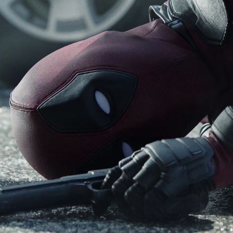 Deadpool Comic Icons, Deadpool Movie Pfp, Deadpool Icons Ryan Reynolds, Deadpool Screencap, Deadpool Car Scene, Wade Wilson, Film Icon, Ryan Reynolds, Deadpool