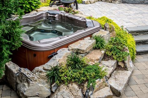 backyard spa design | Want to see an awesome pool and spa in a small backyard? :: Hometalk Whirlpool Deck, Spa Deck, Deco Spa, Ideas De Piscina, Backyard Spa, Hot Tub Landscaping, Hot Tub Surround, Hot Tub Patio, Hot Tub Designs