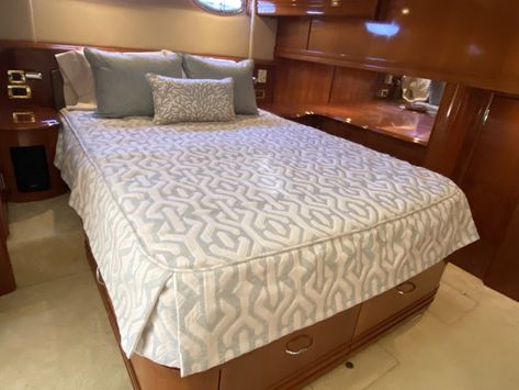 Yacht Bedding, Yacht Decor Boat Interior, Yacht Interior Decor, Boat Bedding, Yacht Decor, Mattress Ideas, Boat Diy, Boat Bed, Boat Interior Design