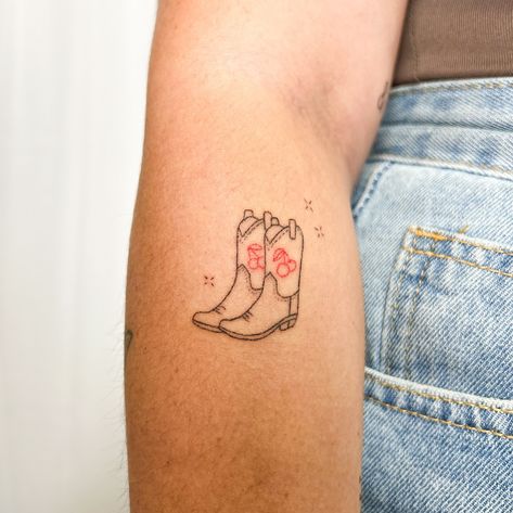 Album: Boot scootin’ 🤠 HANDPOKED || Cowboy boots | Cowgirl Boots . . #handpoke #stickandpoke #machinefree #tattoo #stickandpoketattoo #handpoked #smalltattoos #tinytattoos #handpokegoldcoast #minimaltatt #goldcoasthandpoke #tattooideas #tattooinspo #tattooartist #goldcoasttattoo Pair Of Boots Tattoo, Red Cowboy Boot Tattoo, Boot Tattoo, Cowgirl Boot Tattoo, Cowboy Boots Tattoo, Cowboy Tattoo, Hen Tattoo, Cowboy Boot Tattoo, Cowboy Hat Tattoo