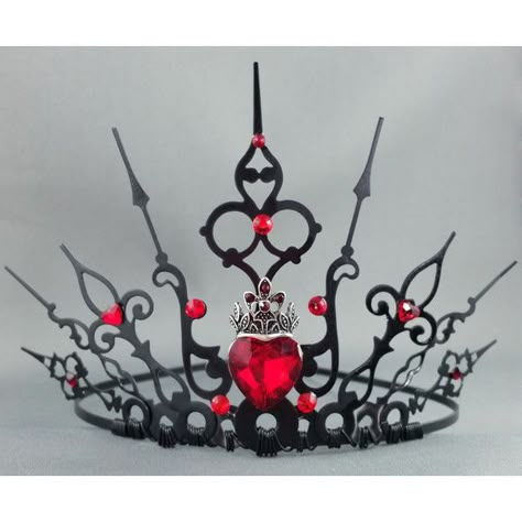 Halle stepped onto the the deck just in time to hear Ben say, "You're… #fanfiction #Fanfiction #amreading #books #wattpad Queen Of Hearts Crown, Gothic Tiara, Red Queen Costume, Queen Of Hearts Halloween Costume, Queen Of Hearts Halloween, Steampunk Fairy, Halloweenský Makeup, Gothic Crown, Crown Queen