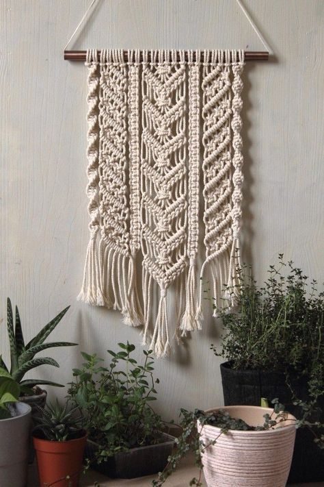 Simpul Makrame, Pola Macrame, Macrame Wall Hanging Tutorial, Macrame Wall Hanger, Crochet Wall Art, Macrame Supplies, Macrame Knots Pattern, Diy Macrame Plant Hanger, Macrame Wall Hanging Diy