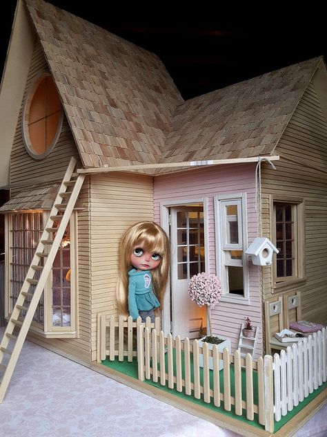 Working on.. | Flickr - Photo Sharing! Blythe Dollhouse, Blythe House, Doll Diorama, Fairy Art Dolls, Doll Home, Blythe Custom, Doll Display, Tiny World, Blythe Clothes