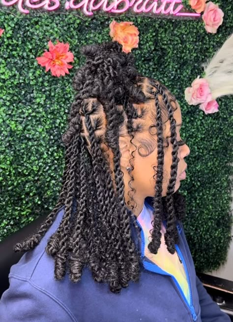 Styles For Invisible Locs, Invisible Locs With Color In The Back, Locs Hairstyles Butterfly, Twist Short, Invisible Twist, Individual Locs, Small Invisible Locs, Peekaboo Invisible Locs, Short Boho Passion Twists