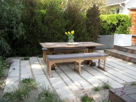 concrete or stone transitions Pea Gravel Patio, Amber Interiors Design, Cement Patio, Concrete Patios, Gravel Patio, Flagstone Patio, Outdoor Patio Table, Cozy Backyard, Beautiful Patios