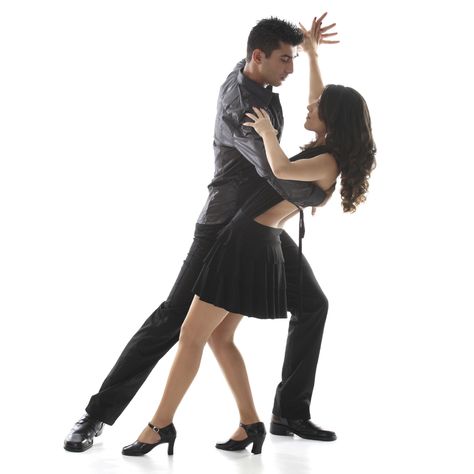 ¿Te sabes estos pasillos de Baile Casino? - TodoCuba Guy Dancing, Ballroom Dance Lessons, Salsa Lessons, Salsa Dancer, Dance Wallpaper, Salsa Music, Afro Cuban, Bachata Dance, Dancer Wear