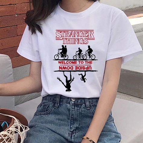 Stranger Things Clothes, Awesome Shirt Designs, Stranger Things Eleven, Stranger Things Outfit, Stranger Things Tshirt, Eleven Stranger Things, Early Spring Outfits, Friend Outfits, Petite Outfits