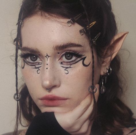 Ren Faire Face Paint, Goth Elf Aesthetic, Dark Fairy Makeup Tutorial, Fairy Punk Aesthetic, Dark Elf Tattoo, Goth Elf Makeup, Dark Fairy Makeup Looks, Dark Fairycore Makeup, Fairy Goth Makeup