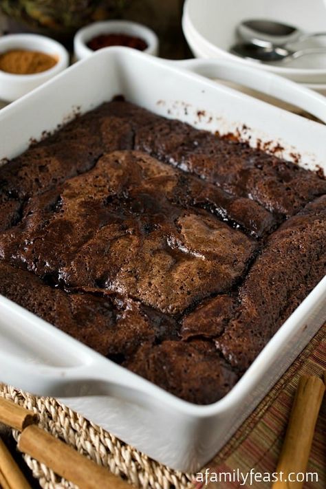 Mexican Hot Fudge Pudding Cake - A spiced up version of the classic Hot Fudge Pudding Cake. Cinnamon and Mexican Chili Powder give this rich chocolate dessert some added spiciness and a gentle heat that is perfect wit the chocolate! Mexican Pudding, Mexican Hot Chocolate Cake, Hot Fudge Pudding Cake, Hot Fudge Pudding, Fudge Pudding Cake, Rich Chocolate Dessert, Fudge Pudding, Brownie Pudding, Cake Cinnamon