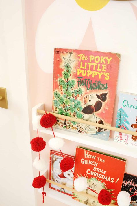 Bookshelf Holiday Decor, Christmas Book Shelf Wallpaper, Holiday Themed Book Shelf, Kids Holiday Book Shelf, Kids Bookshelf Tree, Holiday Bookshelves, Christmas Morning Brunch, Green Sheets, Holiday Room