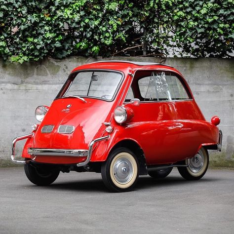 1959 BMW Isetta 300, the most usable microcar? One thing is for sure it's not very practical 📷 @goodingandcompany Bmw Isetta 300, Bmw Isetta, Microcar, Small But Mighty, As It Was, Hump Day, Toy Car, Bmw, On Twitter