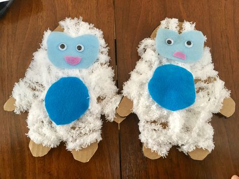 Yeti craft! Cardboard cutout wrapped in yarn with felt face, belly mouth, and goggly eyes! Yeti Birthday Party Ideas, Yeti Crafts For Kids, Yeti Crafts, Cryptid Crafts, Yeti Craft, Winter Eyfs, Yeti Birthday, Yeti Art, Winter Displays