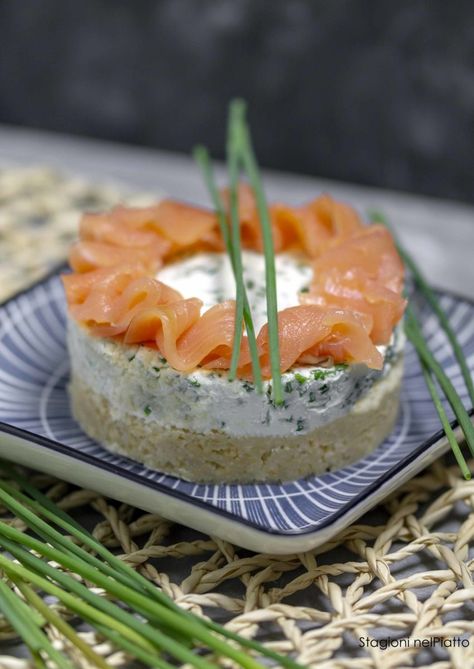 Cheesecake salata al salmone - Stagioni nel Piatto Cheesecake Salata, Freezer Meals, Finger Foods, Ricotta, Mini Cheesecake, Baking Recipes, Cheesecake, Sandwiches, Chef