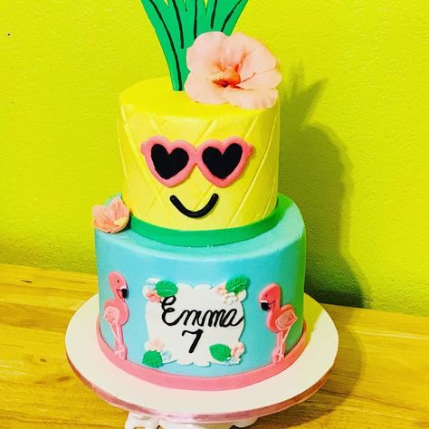 Birthday Cake Pool Party Theme, Flamingo Pineapple Cake, Luau Cake Pops, Pineapple Birthday Cake, Pineapple Buttercream, Luau Birthday Cake, Tropical Birthday Cake, Luau Cake, Flamingo Birthday Cake