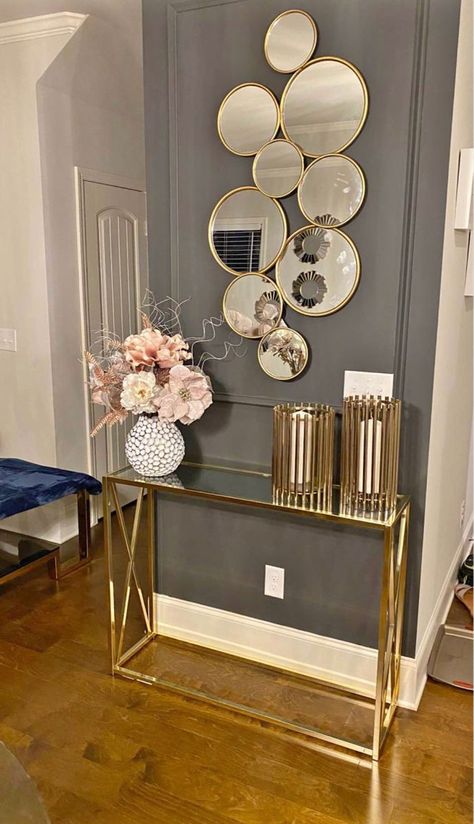 Small Door Way Ideas Entryway, White And Brown Home Decor, Gold Entryway Table Decor, Dining Room Decor Modern Classy Chic, Entrance Hall Decor Ideas, Dining Room Decor Modern Classy, Apartment Hallway, Comfy Living Room Decor, Gold Living Room Decor