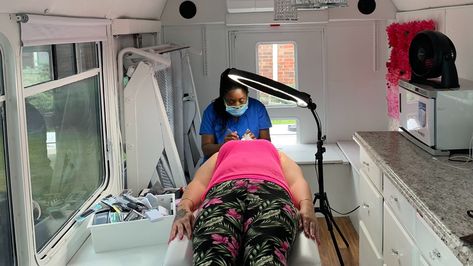 Mobile Lash Trailer, Mobile Spa Trailer, Mobile Facial Business, Mobile Spa Bus, Mobile Facial Spa Ideas, Mobile Spa Ideas, Mobile Spa Truck Spas, Mobile Lash Truck, Spa On Wheels