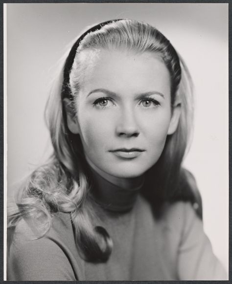 Sarah Core, Juliet Mills, Patty Duke, Tv Moms, Sara Gilbert, Sister Act, British Women, Retro Photography, Goldie Hawn