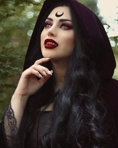 Bloodline *Mahafsoun Goth Vampire Costume, Devils Playground, Alt Baddie, Vampire Makeup Halloween, Ladies Of Metal, Goth Stuff, Vampire Makeup, Vampire Queen, Vampire Girls