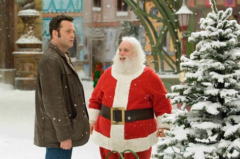 PLOT: A bitter sibling (Vaughn) is forced to move to the North Pole to help his brother Santa (Giamatti) and the elves prepare for Christmas. Fred Claus Movie, Fred Claus, Paul Giamatti, Christmas Quiz, Christmas Specials, Vince Vaughn, Christmas Kiss, Miracle On 34th Street, Christmas Films