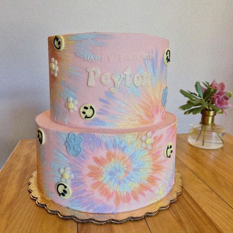 70s Theme Smash Cake, Two Groovy Birthday Smash Cake, Pastel Tie Dye Birthday Party Ideas, Groovy Smiley Face Birthday Cake, 70s Aesthetic Birthday Cake, Hippy Themed Birthday Cake, Too Groovy Cake, Pastel Tie Dye Party, Fourever Groovy Birthday Cake