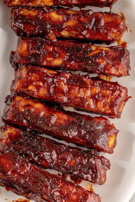 This Barbecue Tempeh is easily one of our favorite ways to prepare tempeh! It's smoky, sweet, tangy and most importantly, just 3-ingredients! #tempeh #veganbarbecue #3ingredient #veganrecipe #sweetsimplevegan Barbecue Tempeh, Tempeh Recipes Vegan, Bbq Tempeh, Food Wellness, Tempeh Recipe, Vegan Barbecue, Bbq Salads, Tempeh Recipes, Vegan Meals