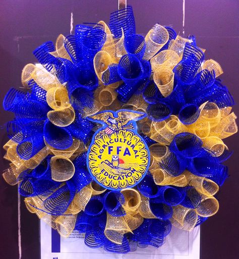 FFA Wreath! Great to make for any FFA advisor or banquets or just to decorate the classroom! Ffa Decorations, Ffa Fundraiser, Ffa Projects, Ffa Banquet, Ffa Ideas, Agricultural Education, Ag Teacher, Banquet Ideas, Cooking Gift