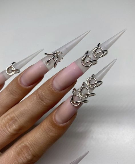 Piercing Nails Art Designs, Pierced Nails Acrylic, Nails Rings, Nails Rhinestones, Stilleto Nails Designs, Nail Piercing, Acrylic Decoration, Long Stiletto Nails, Jewelry Kit