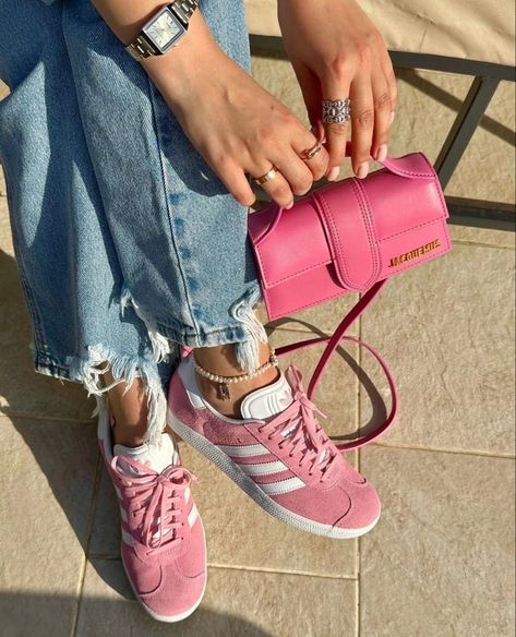 Adidas Samba Women, Pink Gazelles, Adidas Gazelle Outfit, Samba Outfit Ideas, Adidas Samba Outfits, Adidas Samba White, Samba Outfits, Platform Tennis Shoes, Adidas Samba Outfit