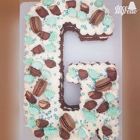 [New] The 10 Best Dessert Ideas Today (with Pictures) -  Bolo em formato de letra com decoração de suspiros kinder bueno e macarons de chocolate . Tentação de chocolate com recheio e cobertura de creme de côco #lettercake#suspiros#chocolatecake#kinderbueno#merengue#porto#oporto#coconutcream#festaaniversario#festa#bololetra#boloaniversario#birthdaycake#cakegram#docesegredobolos Letter G, Fun Desserts, Macarons, Cake, Birthday, Frame, 10 Things