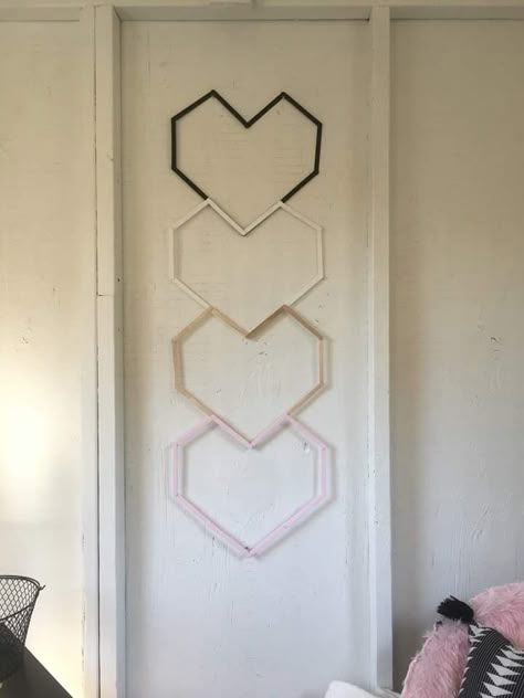 Wall Decor With Popsicle Sticks, Room Decor With Popsicle Sticks, Wall Art Popsicle Sticks, Wall Decor Popsicle Sticks, Diy Wall Decor For Bedroom Easy Paper, Diy Decor With Popsicle Sticks, Popsicle Design Ideas, Popsicle Stick Wall Decor Craft Ideas, Popsicle Stick Room Decor