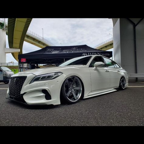 Crown Car, Work Wheels, Reggae Art, Cars Jeep, New Luxury Cars, Car Concept, Toyota Crown, Dream Cars Jeep, Car Magazine