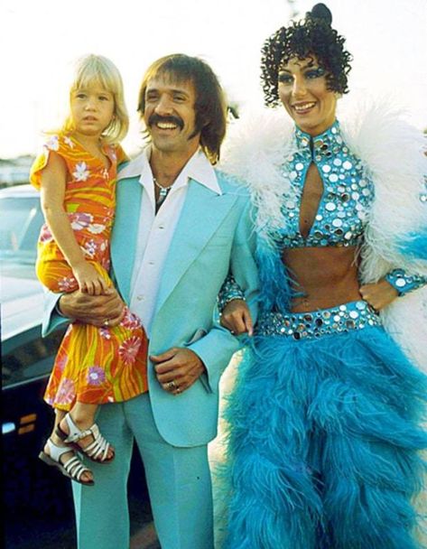 Cher and Sonny Bono in the Early 1970’s Sonny And Cher Costume, Cher Bob Mackie, Moda Disco, Cher Fashion, Cher Costume, Fashion Instagram Accounts, Chaz Bono, Sonny Bono, Cher And Sonny