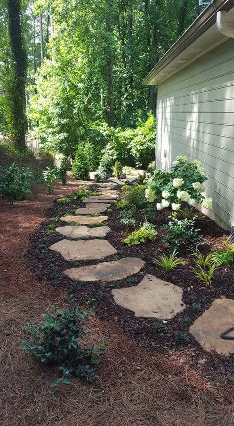 Side Yard Landscaping, Pathway Landscaping, Stone Path, The Secret Garden, Home Landscaping, Garden Yard Ideas, Front Yard Garden, Side Yard, House Landscape