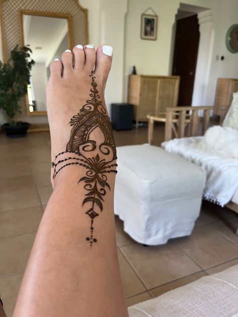 Henna Ankle Designs, Henna On Foot, Henna Designs Foot, Henna Foot Designs, Foot Henna Designs, Ankle Henna Designs, Ankle Henna, Henna Ankle, Henna Foot