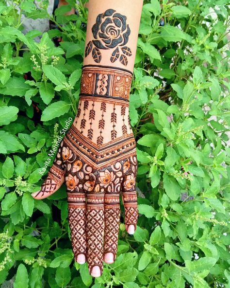 Back Hand Design, Hand Mehendi, Latest Arabic Mehndi Designs, Rajasthani Mehndi Designs, Mehndi Designs Bridal Hands, Bridal Henna Designs, Very Simple Mehndi Designs, Modern Mehndi Designs, Stylish Mehndi