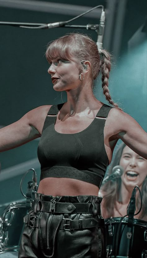 Taylor Swift Confident, Spicy Taylor Swift, Taylor Swift Practicing For Eras Tour, Taylor Swift Muscles, Taylor Swift Recent, Boyfriend Taylor Swift, Bf Taylor, Boyfriend Taylor, Volume Up