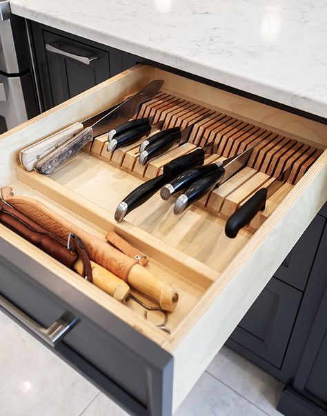 Hidden Bar Cabinet, Kitchen Trends 2023, Knife Drawer Organizer, Kitchen Knife Storage, Knife Drawer, Knife Organization, Utensil Drawer, Kitchen Ideas Modern, Knife Storage