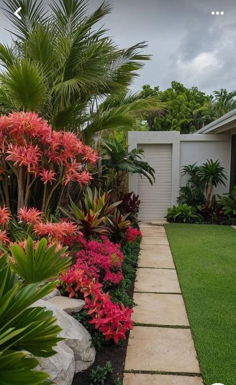 Tropical Landscaping Front Yard, Garden Kitchens, Stunning Landscaping, Lawn Designs, Outdoor Makeover, Balinese Garden, Lush Landscaping, Florida Landscaping, Tropical Garden Design