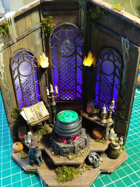 Witch Dolls House, Diy Miniature Witch House, Witch House Diorama, Witch Doll House, Miniature Witch Room, Witch Dollhouse Miniatures, Mini Witch House, Diorama Art Miniatures, Miniature Witches Cottage