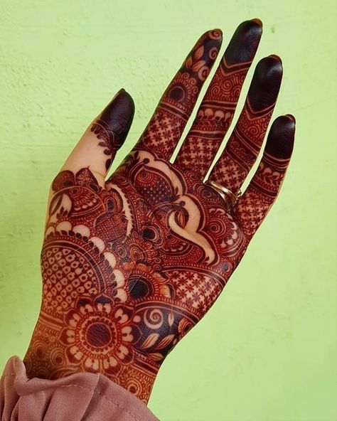 30+ Front Hand Mehndi Designs For Every Bride Front Hand Mehndi Design, Palm Mehndi, Front Hand Mehndi, Mehndi Designs Simple, Palm Mehndi Design, Hand Mehndi Design, Hand Style, Rose Mehndi Designs, Modern Mehndi Designs