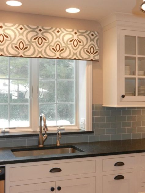 Importance of valances for your interiors Cool Kitchen valances add color and character to your kitchen. Kitchen valances kitchen valances Farmhouse Kitchen Window Treatments, Window Valance Diy, Small Kitchen Window, Modern Valances, Kitchen Window Blinds, Kitchen Window Coverings, Valance Ideas, Kitchen Window Valances, Trendy Farmhouse Kitchen