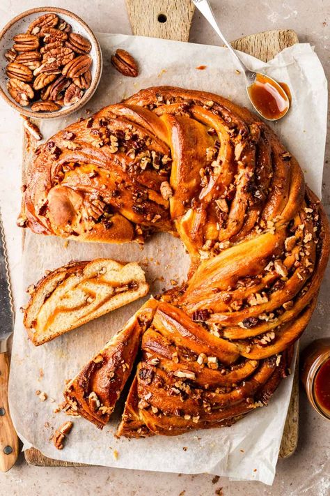 Soft fluffy brioche babka filled with caramel sauce and crunchy pecans and shaped in a show-stopping wreath. This recipe is perfect to feed a crowd at any occasion. Babka Wreath, Brioche Dough, Caramel Pie, Sweet Bread Rolls, Babka Recipe, Artisan Bread Recipes, Brioche Bread, Salted Caramel Sauce, A Thing Of Beauty