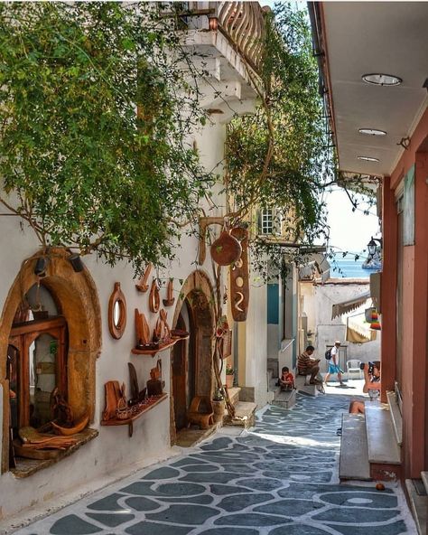 Streets of Parga, Greece Traveling To London, Parga Greece, Greek Vacation, Europe Holidays, Road Trip Europe, Skiathos, Greece Holiday, My Fantasy World, Amazing Photo