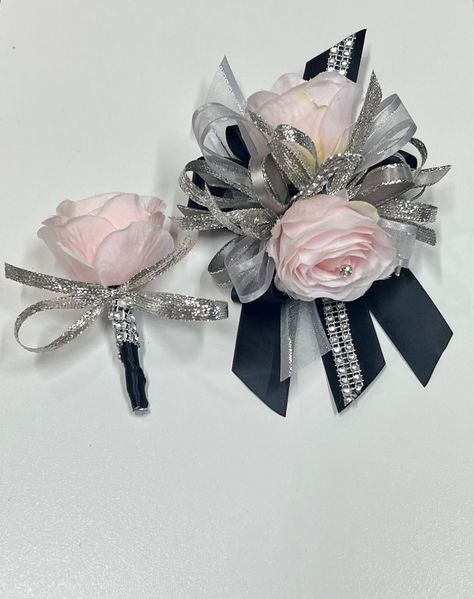 Pink Corsage, Prom Flowers Corsage, Wedding Wrist Corsage, Wrist Corsage Prom, Prom Corsage And Boutonniere, Boutonnieres Prom, Corsage And Boutonniere Set, Prom Corsage, Corsage And Boutonniere