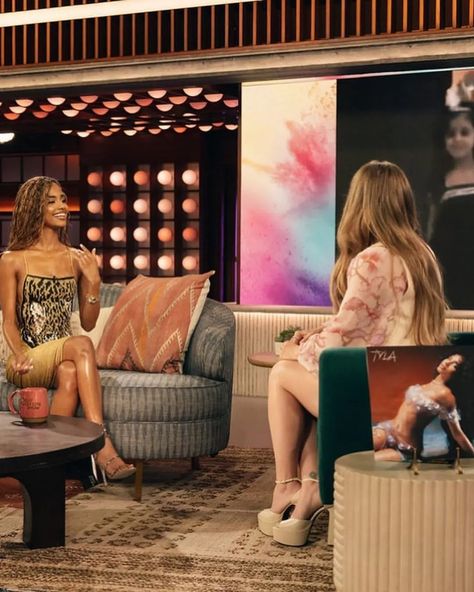 Photos from Tyla’s upcoming interview on The Kelly Clarkson Show! Kelly Clarkson Show, Paris Fashion Week Men, First Looks, Going For Gold, June 18th, Kelly Clarkson, Today Show, Male Beauty, Business Fashion