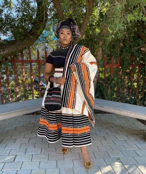 Xhosa Traditional Dresses South Africa, Xhosa Skirt, Modern Xhosa Attire, Xhosa Outfits, Xhosa Bride, Sotho Traditional Dresses, Xhosa Traditional Dresses, Xhosa Culture, Xhosa Traditional Attire