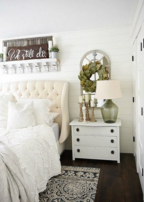 Neutral master bedroom - Nightstand makeover with magnolia home paint in one horn white. A must pin for farmhouse style & cottage style decor! Magnolia Homes Bedroom, 1920s Interior, New Room Design, Nicole Curtis, Marble Bathrooms, Home Bedroom Design, Nightstand Makeover, Farmhouse Style Bedrooms, Craftsman Kitchen