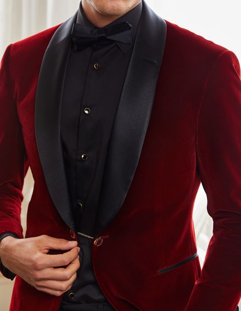 Burgundy Velvet Jacket with Gold Chain Detail Velvet Red Suit Men, Red Velvet Suit Jacket Men, Red Velvet Jacket Mens, Red Velvet Suit Mens, Suits Couture, Velvet Jacket Men, Md Dresses, Versace Suit, Couture Menswear